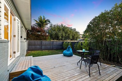 Photo of property in 1/15 Stratford Avenue, Milford, Auckland, 0620