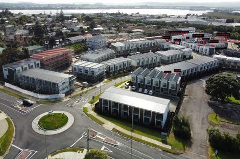 Photo of property in 2 Mikoikoi Crescent, Mangere Bridge, Auckland, 2022