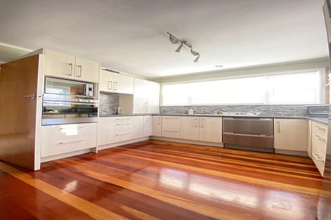 Photo of property in 26 Kaipatiki Road, Glenfield, Auckland, 0629