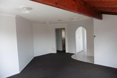 Photo of property in 37 Kirrie Avenue, Te Atatu South, Auckland, 0610