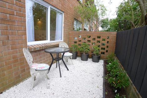 Photo of property in 4/83 Lake Road, Devonport, Auckland, 0622