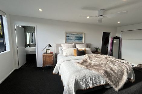 Photo of property in 2 Pohutukawa Avenue, Red Beach, 0932