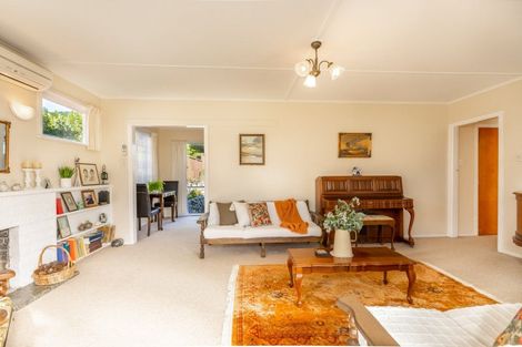 Photo of property in 6 Kaitawa Crescent, Paraparaumu, 5032