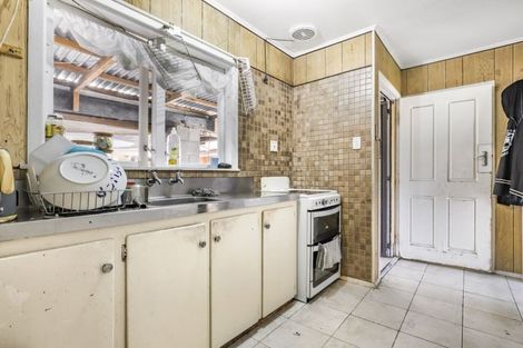 Photo of property in 44 Raglan Street, Mangere East, Auckland, 2024