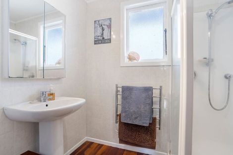 Photo of property in 14 Karamu Street, Te Atatu Peninsula, Auckland, 0610