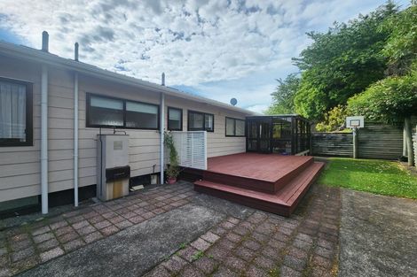 Photo of property in 6 Winstone Place, Highlands Park, New Plymouth, 4312