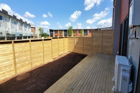 Photo of property in 44 Bordeaux Parade, Te Atatu South, Auckland, 0610