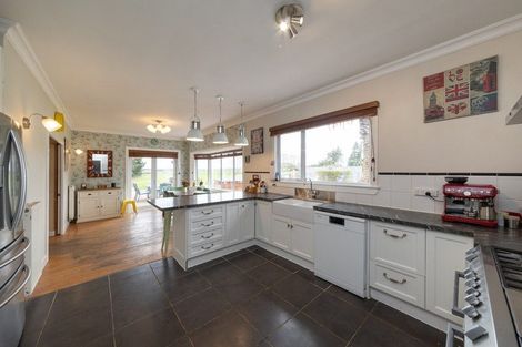 Photo of property in 2523 Kimbolton Road, Kiwitea, Feilding, 4777