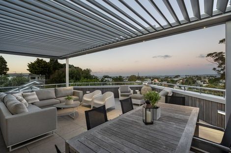 Photo of property in 39 Eastcliffe Road, Castor Bay, Auckland, 0620