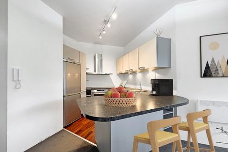 Photo of property in Endeavour Apartments, 19/125 Thorndon Quay, Pipitea, Wellington, 6011