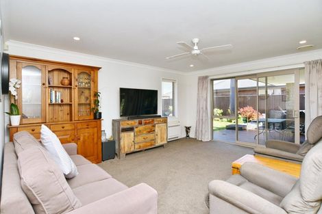 Photo of property in 7 Walnut Way, Rangiora, 7400