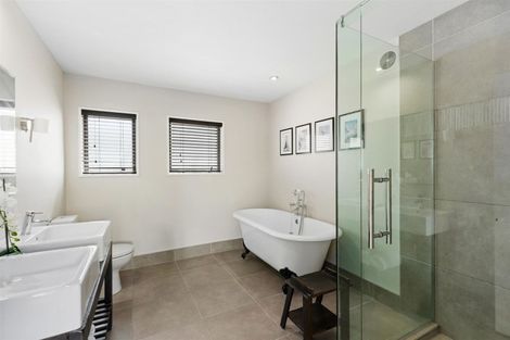 Photo of property in 9 Larch Court, Kelvin Heights, Queenstown, 9300
