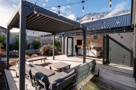 Photo of property in 32 Corriedale Road, Jacks Point, 9371