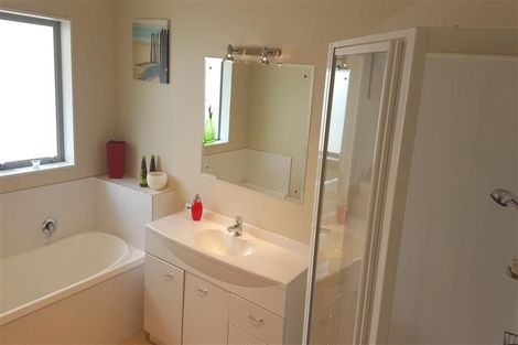 Photo of property in 33 Masefield Terrace, Kelvin Grove, Palmerston North, 4414