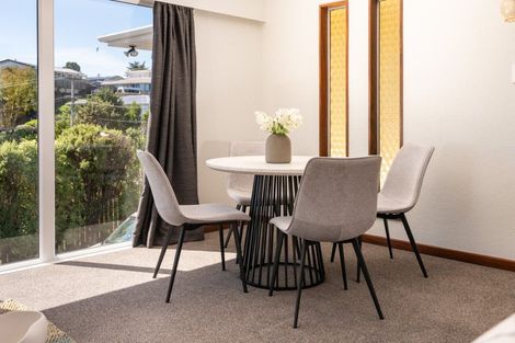 Photo of property in 16 Omega Street, Newlands, Wellington, 6037