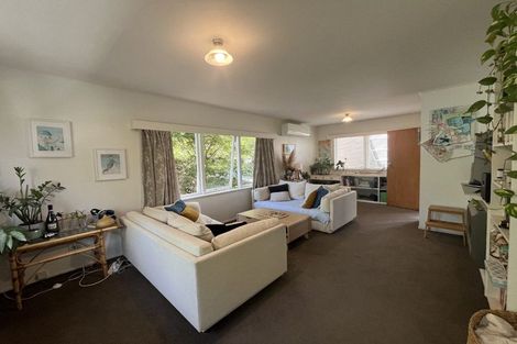 Photo of property in 2/30 Martin Crescent, Northcote, Auckland, 0627