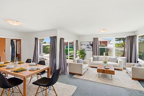 Photo of property in 15 Wychwood Crescent, Bishopdale, Christchurch, 8053