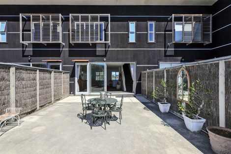 Photo of property in The Terraces, 10/9 Humber Street, Pandora, Napier, 4110