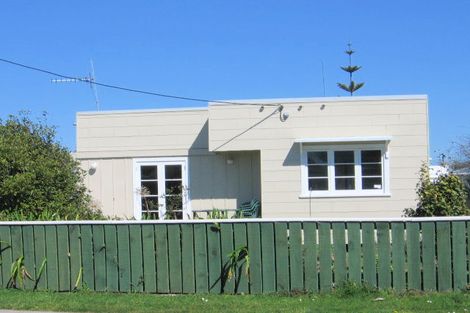 Photo of property in 26 Jenks Street, Foxton, 4814