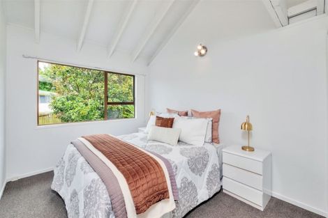 Photo of property in 42 Glenbervie Crescent, Massey, Auckland, 0614