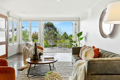 Photo of property in 1 Huia Road, Titirangi, Auckland, 0604