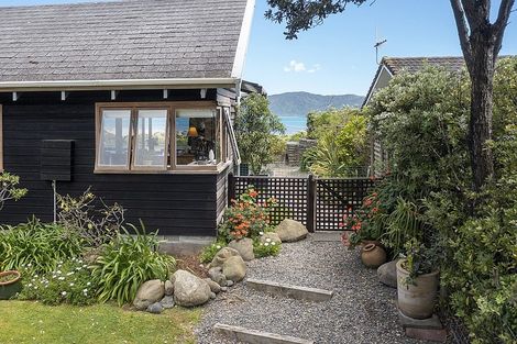 Photo of property in 41 Field Way, Waikanae Beach, Waikanae, 5036