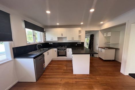 Photo of property in 25 Crompton Road, Massey, Auckland, 0614