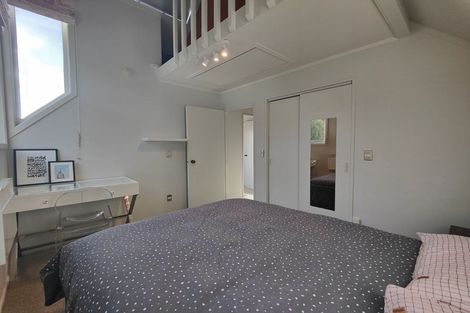 Photo of property in 8 Selkirk Way, Karori, Wellington, 6012