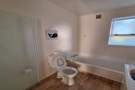 Photo of property in 18 Lyndfield Lane, Newlands, Wellington, 6037