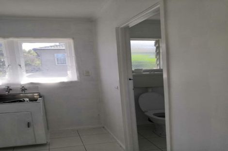 Photo of property in 30 Kingdale Road, Henderson, Auckland, 0610