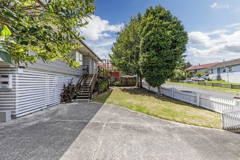 Photo of property in 4 Buisson Glade, West Harbour, Auckland, 0618