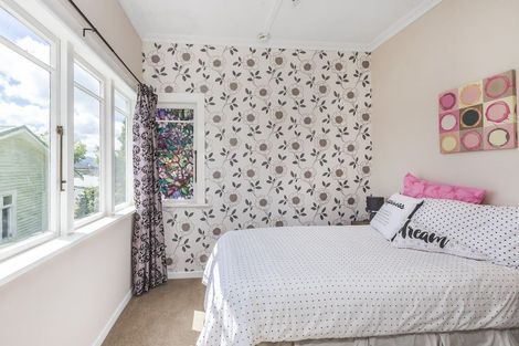Photo of property in 112 Sutherland Road, Melrose, Wellington, 6023