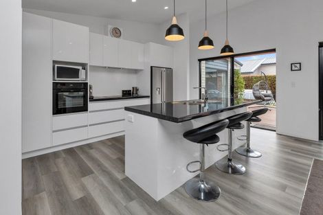 Photo of property in 11 Waitemata Drive, One Tree Point, 0118