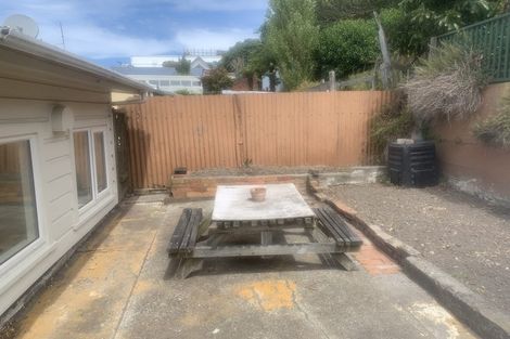 Photo of property in 37 Ara Paiwhenua, Tawa, Wellington, 5028