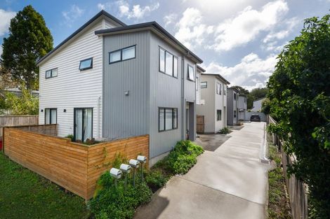 Photo of property in 9c Totara Grove, Hillcrest, Auckland, 0627