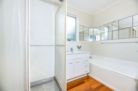 Photo of property in 23 Finlow Drive, Te Atatu South, Auckland, 0610
