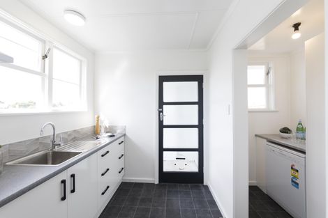 Photo of property in 2 Avon Terrace, Roslyn, Palmerston North, 4414