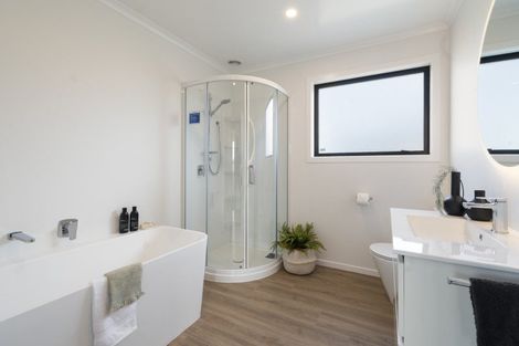 Photo of property in 1121 Parewanui Road, Parewanui, Bulls, 4894