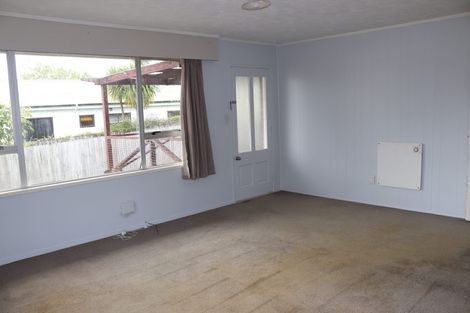 Photo of property in 2/199 Henderson Valley Road, Henderson, Auckland, 0612