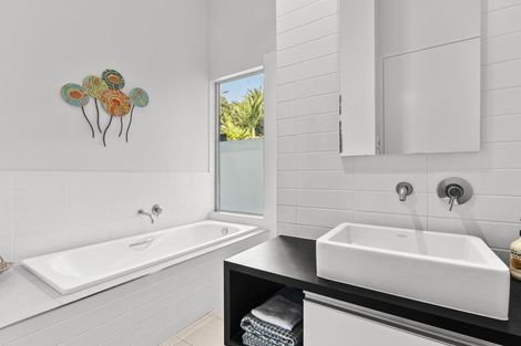Photo of property in 13 Shearer Drive, Oakura, 4314