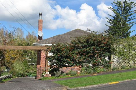 Photo of property in 11 Roland Hill, Glen Eden, Auckland, 0602