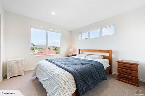 Photo of property in 18 Brownlee Place, Pukekohe, 2120