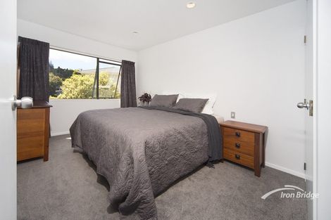 Photo of property in 2/8 Fuchsia Place, Birkdale, Auckland, 0626