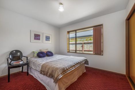 Photo of property in 17 Worthy Street, Ilam, Christchurch, 8041