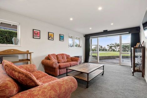 Photo of property in 84 Marine Parade, Mellons Bay, Auckland, 2014