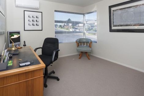 Photo of property in 70 Oakway Drive, Schnapper Rock, Auckland, 0632