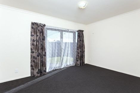 Photo of property in 4 Cliff View Drive, Green Bay, Auckland, 0604