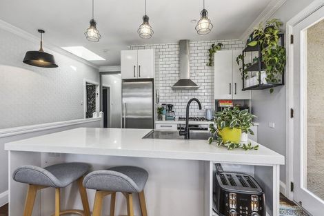 Photo of property in 96 Tio Tio Road, Seatoun, Wellington, 6022