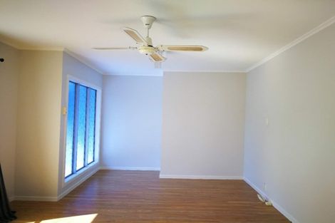 Photo of property in 33 Redwood Drive, Massey, Auckland, 0614