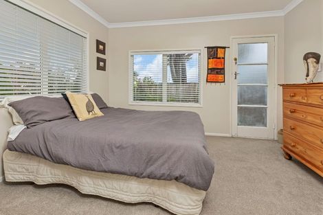Photo of property in 22 Karoro Road, One Tree Point, 0118